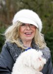 Aalsmeer 17 januari 2014
Bonnie st Claire met haar hondjes bij haar huis.