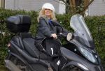 Aalsmeer 17 januari 2014
Bonnie st Claire met haar hondjes bij haar huis.