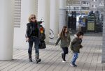 Amsterdam 11 januari 2014
Connie Breukhoven gaat winkelen met haar kleinkinderen in het gelderlandplein waar een half uur later een schietpartij plaats zou vinden.