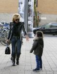 Amsterdam 11 januari 2014
Connie Breukhoven gaat winkelen met haar kleinkinderen in het gelderlandplein waar een half uur later een schietpartij plaats zou vinden.