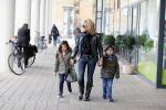 Amsterdam 11 januari 2014
Connie Breukhoven gaat winkelen met haar kleinkinderen in het gelderlandplein waar een half uur later een schietpartij plaats zou vinden.