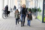 Amsterdam 11 januari 2014
Connie Breukhoven gaat winkelen met haar kleinkinderen in het gelderlandplein waar een half uur later een schietpartij plaats zou vinden.