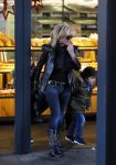 Amsterdam 11 januari 2014
Connie Breukhoven gaat winkelen met haar kleinkinderen in het gelderlandplein waar een half uur later een schietpartij plaats zou vinden.