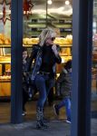Amsterdam 11 januari 2014
Connie Breukhoven gaat winkelen met haar kleinkinderen in het gelderlandplein waar een half uur later een schietpartij plaats zou vinden.