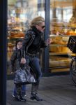 Amsterdam 11 januari 2014
Connie Breukhoven gaat winkelen met haar kleinkinderen in het gelderlandplein waar een half uur later een schietpartij plaats zou vinden.