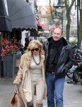 Amsterdam 13 januari 2014
Connie Breukhoven met nieuwe vriend Eugene v  Dun op de cornelis schuytstraat.