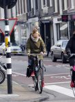 Amsterdam 22 januari 2014
Doutzen Kroes met haar zoontje op de fiets in Amsterdam. Tijdstip 12.30 uur