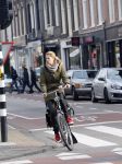 Amsterdam 22 januari 2014
Doutzen Kroes met haar zoontje op de fiets in Amsterdam. Tijdstip 12.30 uur