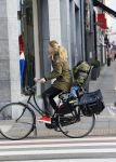 Amsterdam 22 januari 2014
Doutzen Kroes met haar zoontje op de fiets in Amsterdam. Tijdstip 12.30 uur