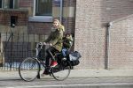 Amsterdam 22 januari 2014
Doutzen Kroes met haar zoontje op de fiets in Amsterdam. Tijdstip 12.30 uur