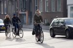Amsterdam 22 januari 2014
Doutzen Kroes met haar zoontje op de fiets in Amsterdam. Tijdstip 12.30 uur