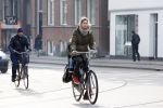 Amsterdam 22 januari 2014
Doutzen Kroes met haar zoontje op de fiets in Amsterdam. Tijdstip 12.30 uur