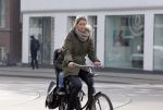Amsterdam 22 januari 2014
Doutzen Kroes met haar zoontje op de fiets in Amsterdam. Tijdstip 12.30 uur