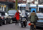 Amsterdam 22 januari 2014
Gigi Ravelli stapt na afspraak met vriendin in een taxi.
