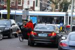 Amsterdam 22 januari 2014
Gigi Ravelli stapt na afspraak met vriendin in een taxi.