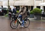 Amsterdam 11 januari 2013
Isa Hoes met dochter Vlinder op de fiets in amsterdam zuid.
