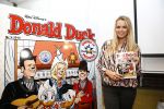 Volendam 22 januari 2014
Monique Smit ontvangt speciale Donald Duck op haar basisschool van vroeger.