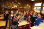 Volendam 22 januari 2014
Monique Smit ontvangt speciale Donald Duck op haar basisschool van vroeger.
