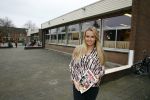 Volendam 22 januari 2014
Monique Smit ontvangt speciale Donald Duck op haar basisschool van vroeger.