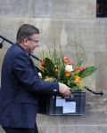 Amsterdam 15 januari 2014
Nieuwjaarsreceptie Koning Willem Alexander en Koningin Maxima in het paleis op de dam. Prinses Beatrix neemt bloemen mee naar kjasteel Drakesteyn