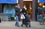 Amsterdam  11 januari 2014
Victor Reinier met vriendin en baby in kinderwagen.
