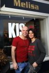 Apeldoorn 19 januari 2015
Melisa v d Meyde en Andy in haar salon en bij hun nieuwe huis. Melisa heeft voortaan de sizero van tamara Elbaz.
