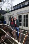 Apeldoorn 19 januari 2015
Melisa v d Meyde en Andy in haar salon en bij hun nieuwe huis. Melisa heeft voortaan de sizero van tamara Elbaz.