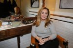 Amsterdam 26 januari 2015
CD presentatie Angela Groothuizen in people's place.
Angela treedt op met dochter Nona en haar andere dochter Lola filmt het concert.
Man Rob Mooij is natuurlijk ook aanwezig.