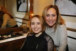 Amsterdam 26 januari 2015
CD presentatie Angela Groothuizen in people's place.
Angela treedt op met dochter Nona en haar andere dochter Lola filmt het concert.
Man Rob Mooij is natuurlijk ook aanwezig.