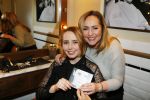 Amsterdam 26 januari 2015
CD presentatie Angela Groothuizen in people's place.
Angela treedt op met dochter Nona en haar andere dochter Lola filmt het concert.
Man Rob Mooij is natuurlijk ook aanwezig.