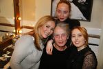 Amsterdam 26 januari 2015
CD presentatie Angela Groothuizen in people's place.
Angela treedt op met dochter Nona en haar andere dochter Lola filmt het concert.
Man Rob Mooij is natuurlijk ook aanwezig.