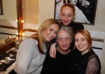 Amsterdam 26 januari 2015
CD presentatie Angela Groothuizen in people's place.
Angela treedt op met dochter Nona en haar andere dochter Lola filmt het concert.
Man Rob Mooij is natuurlijk ook aanwezig.