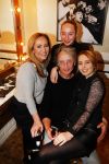 Amsterdam 26 januari 2015
CD presentatie Angela Groothuizen in people's place.
Angela treedt op met dochter Nona en haar andere dochter Lola filmt het concert.
Man Rob Mooij is natuurlijk ook aanwezig.