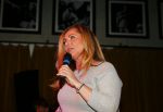 Amsterdam 26 januari 2015
CD presentatie Angela Groothuizen in people's place.
Angela treedt op met dochter Nona en haar andere dochter Lola filmt het concert.
Man Rob Mooij is natuurlijk ook aanwezig.