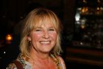 Amsterdam 26 januari 2015
CD presentatie Angela Groothuizen in people's place.
Angela treedt op met dochter Nona en haar andere dochter Lola filmt het concert.
Man Rob Mooij is natuurlijk ook aanwezig.
Angela Kramers