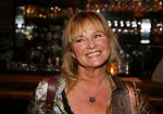 Amsterdam 26 januari 2015
CD presentatie Angela Groothuizen in people's place.
Angela treedt op met dochter Nona en haar andere dochter Lola filmt het concert.
Man Rob Mooij is natuurlijk ook aanwezig.
Angela Kramers