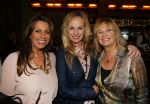 Amsterdam 26 januari 2015
CD presentatie Angela Groothuizen in people's place.
Angela treedt op met dochter Nona en haar andere dochter Lola filmt het concert.
Man Rob Mooij is natuurlijk ook aanwezig.
Angela Kramers Esther Oosterbeek en Patty Zomer