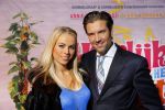 Breda 1 februari 2015
Premiere Heerlijk duurt het langst in het chasse theater.
Bas Muijs met vriendin