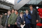 Amsterdam 8 februari 2015
Premiere Paddington in Pathe Arena met stemmencast Beau v Erven Dorens en Lange Frans.
Beau met zijn vrouw Selly en hun kinderen