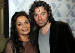 Amsterdam 28 januari 2015
Boekpresentatie Willeke Alberti in Carre.
Johnny de Mol reikt het eerste boek uit aan zijn moeder Willeke en Belinda Meuldijk die het boek geschreven heeft.
Ook zoon Kai  en zijn vrouw met zoon Finn zijn natuurlijk aanwezig.
Belinda Meuldijk met thierry Duval