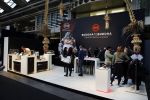 Amsterdam 26 januari 2015
Winston Post draait als dj op de buddha to buddha stand op de modefabriek in de rai.
Goldbergh van Sandra Peet heeft een mooie stand.
Portare heeft twee neiwue merken. Pierre v Hooijdonk staat er met Metro Sneakers.
Mooie container als stand en Goosecraft heeft een hele mooie stand.