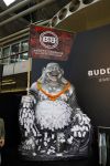 Amsterdam 26 januari 2015
Winston Post draait als dj op de buddha to buddha stand op de modefabriek in de rai.
Goldbergh van Sandra Peet heeft een mooie stand.
Portare heeft twee neiwue merken. Pierre v Hooijdonk staat er met Metro Sneakers.
Mooie container als stand en Goosecraft heeft een hele mooie stand.