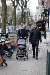 Amsterdam 27 januari 2015
Doutzen Kroes en Sunnery James met zoontje Phyllon James (Gorre)achter de kinderwagen in Amsterdam zuid.