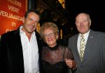 Amsterdam 2 februari 2015
Willeke Alberti viert haar 60 jarig artiesten jubileum in Carre en haar 70e verjaardag.
Gerard Joling met moeder en haar vriend