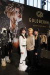 Amsterdam 26 januari 2015
Winston Post draait als dj op de buddha to buddha stand op de modefabriek in de rai.
Goldbergh van Sandra Peet heeft een mooie stand.
Portare heeft twee neiwue merken. Pierre v Hooijdonk staat er met Metro Sneakers.
Mooie container als stand en Goosecraft heeft een hele mooie stand.