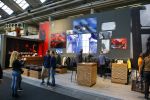Amsterdam 26 januari 2015
Winston Post draait als dj op de buddha to buddha stand op de modefabriek in de rai.
Goldbergh van Sandra Peet heeft een mooie stand.
Portare heeft twee neiwue merken. Pierre v Hooijdonk staat er met Metro Sneakers.
Mooie container als stand en Goosecraft heeft een hele mooie stand.
