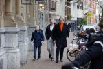 Amsterdam 8 februari 2015
Premiere Sonneveld in het nieuwe de la mar.
Hans Hugenholz met kinderen Mariska v Kolck