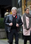 Amsterdam 27 januari 2015
Doutzen Kroes en Sunnery James met zoontje Phyllion achter de kinderwagen in Amsterdam zuid.Jan des Bouvrie loopt in Amsterdam zuid naar zijn porsche 911