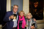 Amsterdam 28 januari 2015
Boekpresentatie Willeke Alberti in Carre.
Johnny de Mol reikt het eerste boek uit aan zijn moeder Willeke en Belinda Meuldijk die het boek geschreven heeft.
Ook zoon Kai  en zijn vrouw met zoon Finn zijn natuurlijk aanwezig
Jeroen en Herma Krabbe