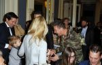 Amsterdam 28 januari 2015
Boekpresentatie Willeke Alberti in Carre.
Johnny de Mol reikt het eerste boek uit aan zijn moeder Willeke en Belinda Meuldijk die het boek geschreven heeft.
Ook zoon Kai  en zijn vrouw met zoon Finn zijn natuurlijk aanwezig